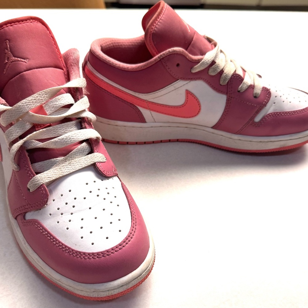 Nike Air Jordan 1 Low GS Desert Berry Pink White 6Y / Women’s 7.5 553560-616